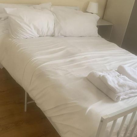 Specious Studio Flats Лондон Экстерьер фото