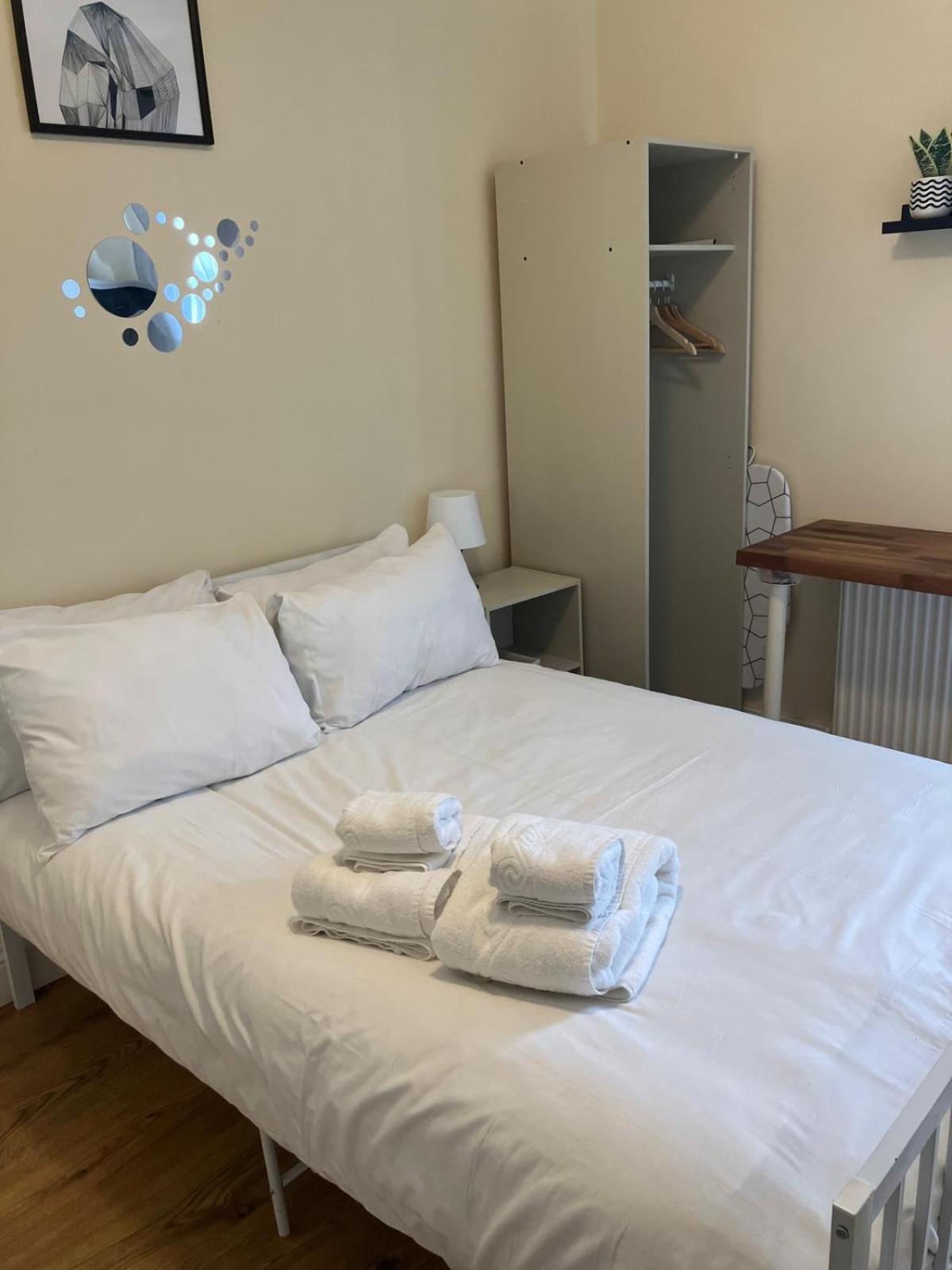 Specious Studio Flats Лондон Экстерьер фото